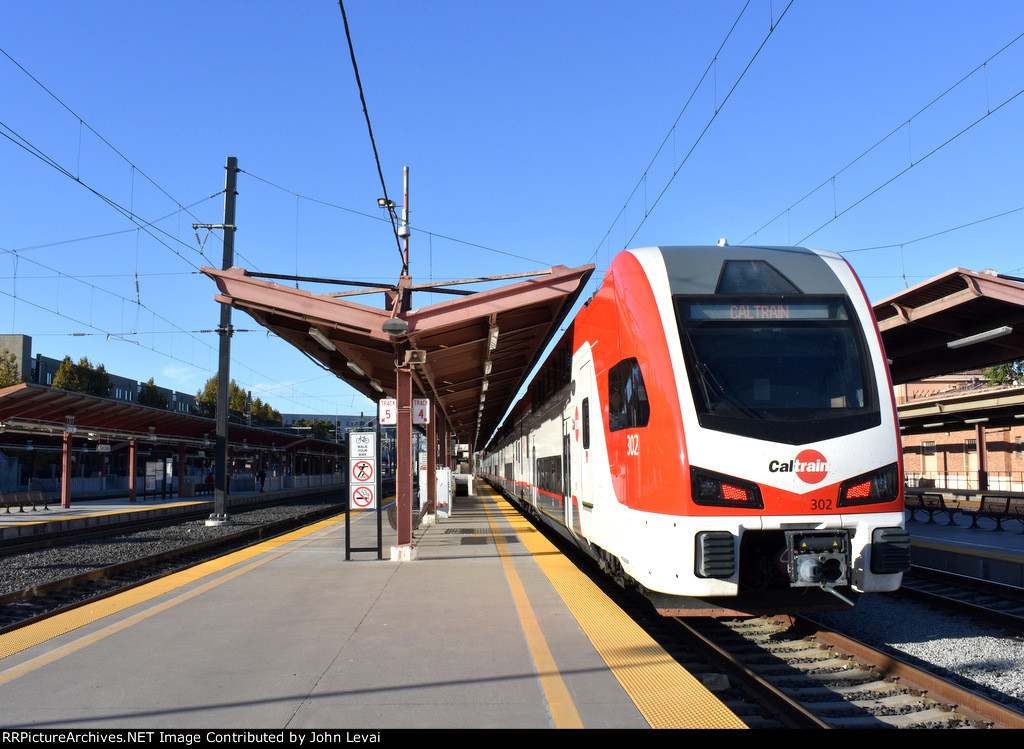 Caltrain Stadler KISS MU Set rests between assignments 